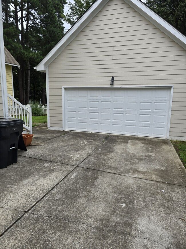 Building Photo - Residential Home Located in Vermillion wit...