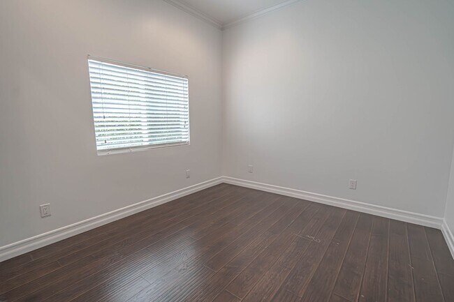 Building Photo - Woodland Hills Single Story 3 Bedroom Home...
