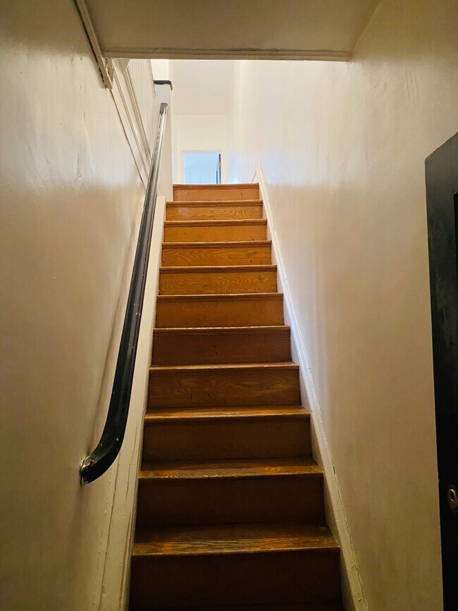 Building Photo - 882 Corinthian Ave