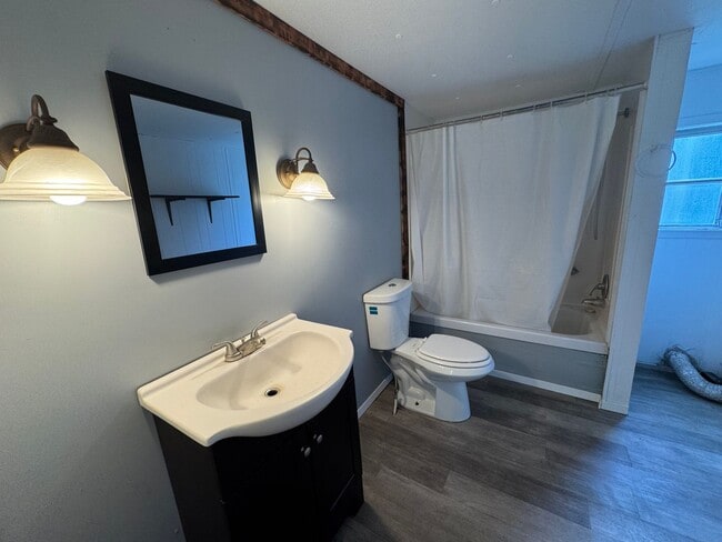 Building Photo - Cozy Spot Awaits in Columbus, Montana!