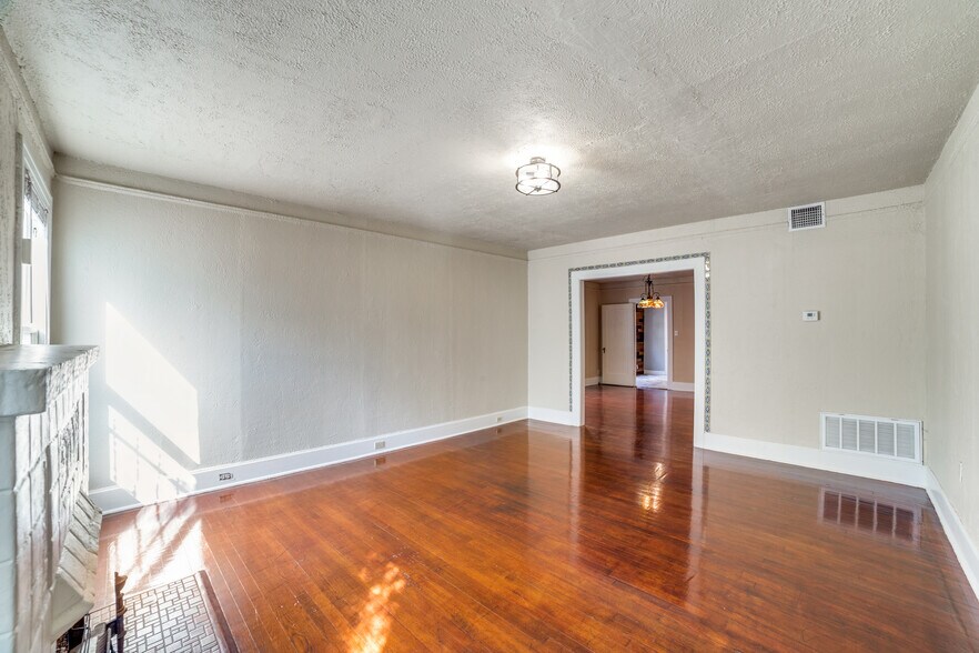 TV Room - 135 E Ridgewood Ct