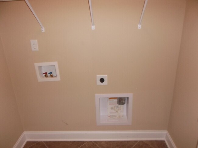 Building Photo - Absolutely Gorgeous!