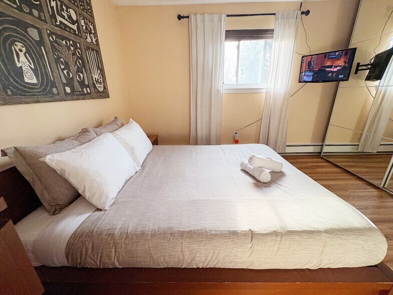 Building Photo - 6 Norumbega Ter