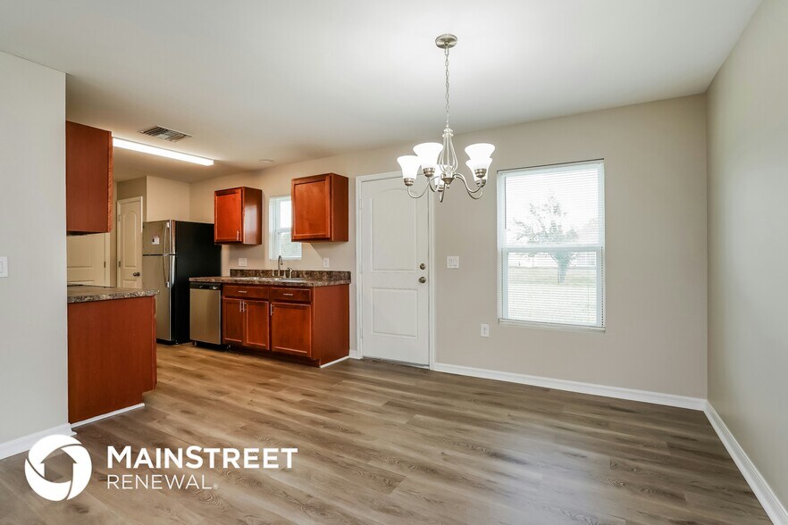 Building Photo - 3202 37th St W