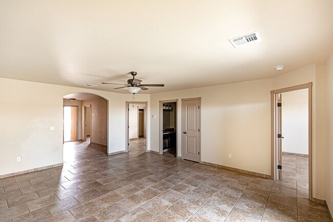 Building Photo - Cute 3 bedroom 2 bath home!