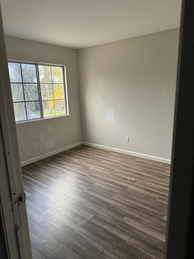 Building Photo - 3215 Glancy Dr