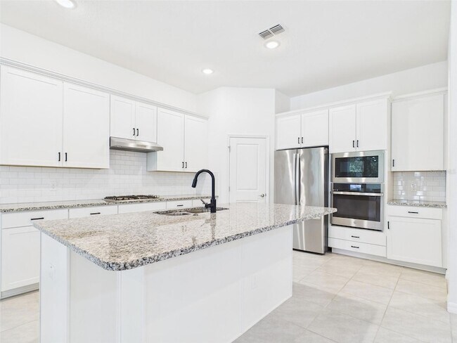 Building Photo - 2033 Emerald Springs Dr