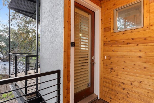 Building Photo - 2612 Carnarvon Ln