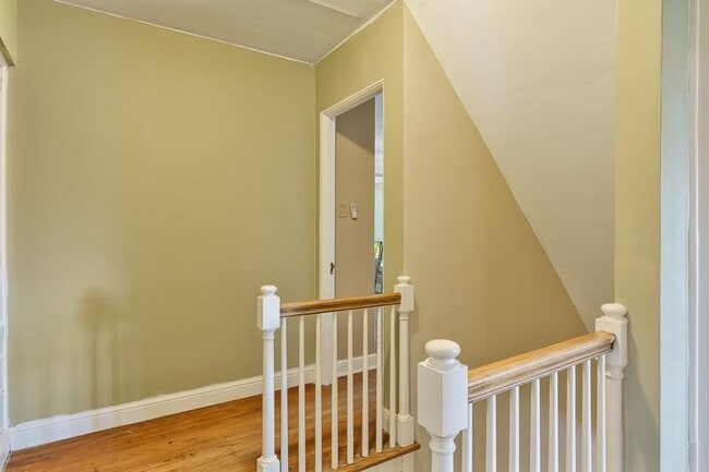 Building Photo - 618 S Harvey Ave
