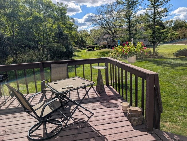 Building Photo - 607 Tamarack Dr W