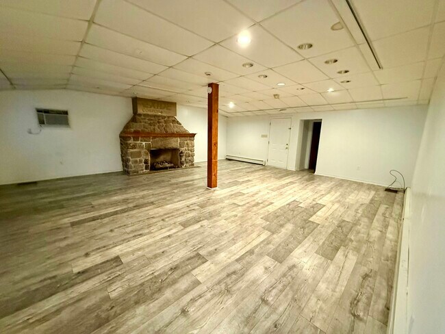 Building Photo - 145 Spring Valley Rd