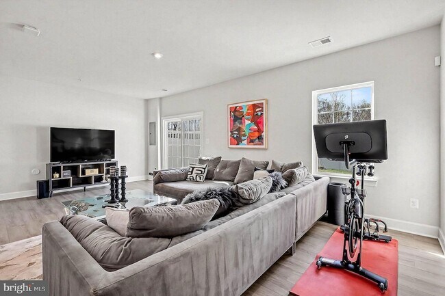 Building Photo - 10878 Foxtrot Cir