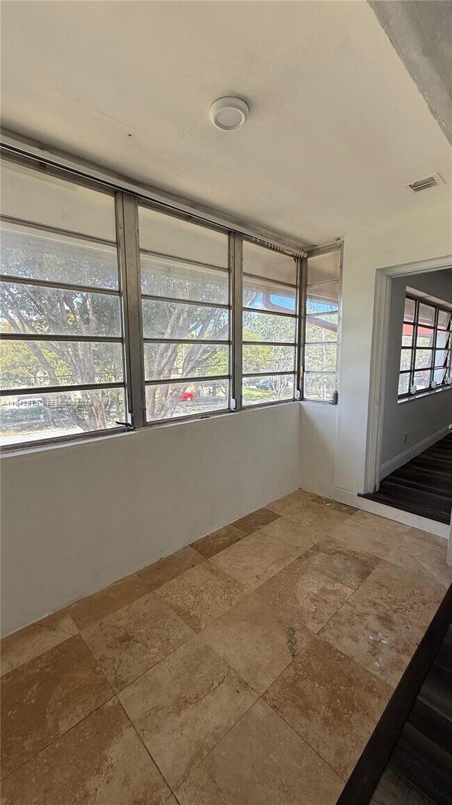 Building Photo - 1400 NE 191st St