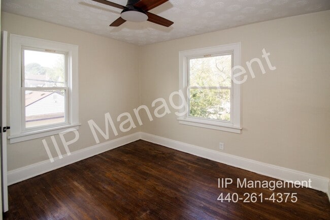 Building Photo - 2127 Rossmoor Rd