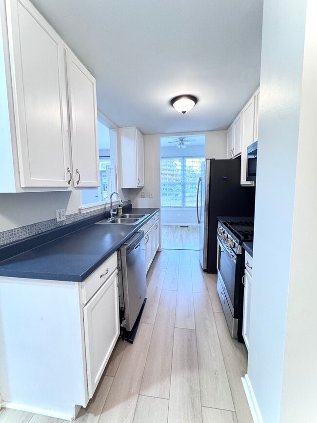 Building Photo - 2350 Sheehan Dr