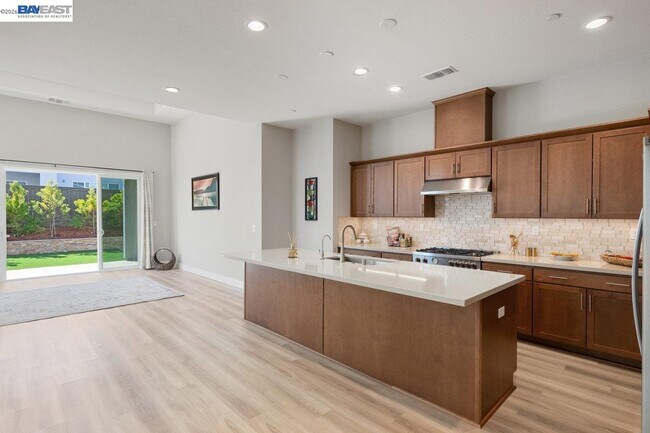 Building Photo - 3010 Rio Grande Dr