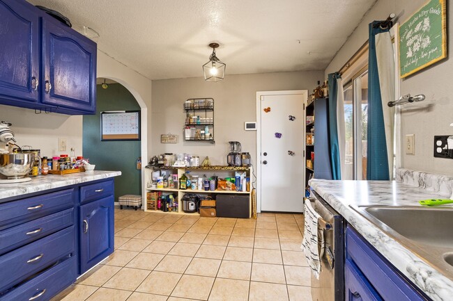 Building Photo - Delightful 3-bedroom, 1-bathroom home that...