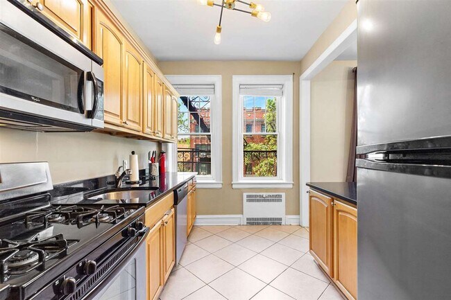 Building Photo - 340 Fairmount Ave