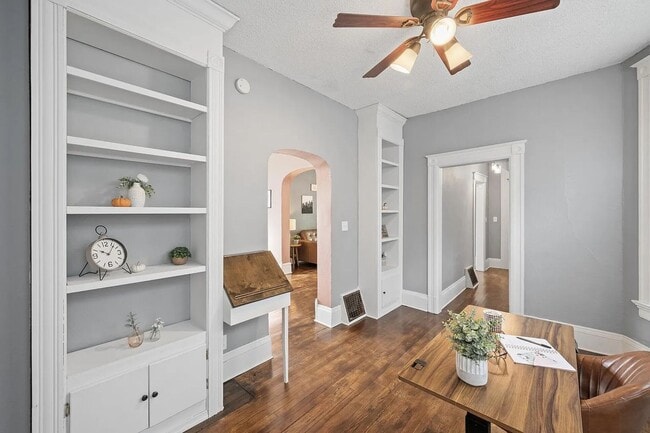 Building Photo - Magnificent, Beautifully UPDATED, 3 Bedroo...