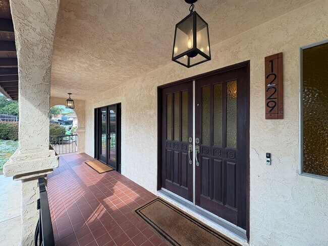 Building Photo - Spacious Vista Home with Large Lot, Designer Finishes & Guest Suite