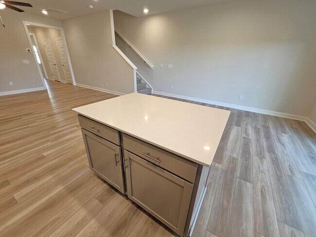 Building Photo - 1522 Yellowwood Ct