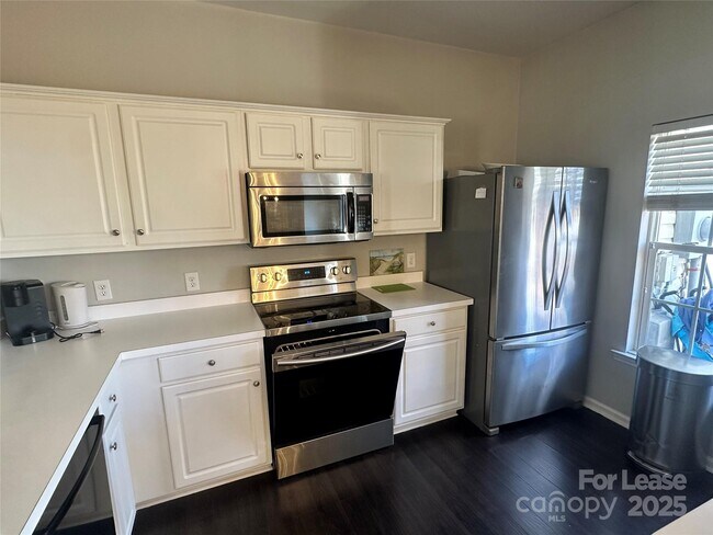 Building Photo - 3213 Mannington Dr