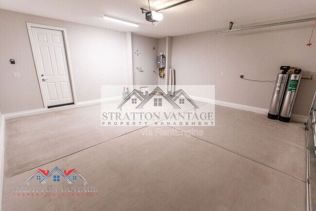 Building Photo - 17625 W Pasadena Ave