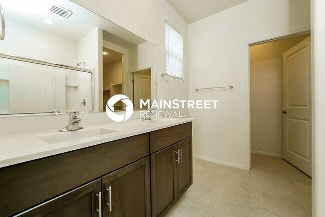 Building Photo - 3 Bedroom Pet-Friendly Home in Marana, AZ with Main Street Renewal