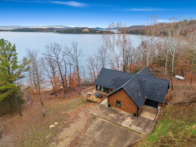 Building Photo - 19412 Pinecrest Ln