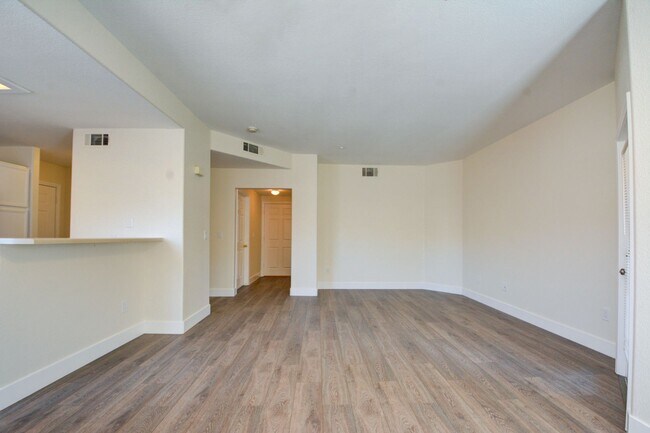 Building Photo - Beautiful 2BR / 2BA Renovated / Modern Condo In A Gated Complex.