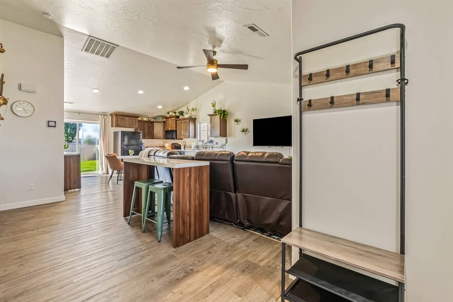 Building Photo - 103 N Voyage Ave