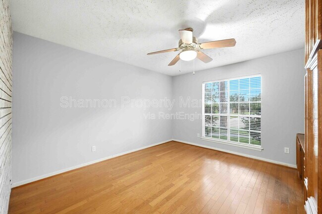 Building Photo - 15911 Moonrock Dr