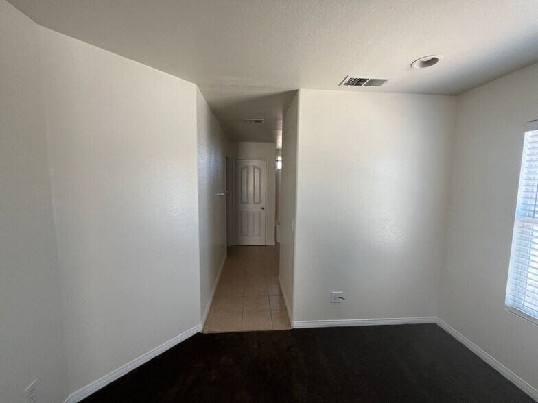 Building Photo - 144 Latente Dr