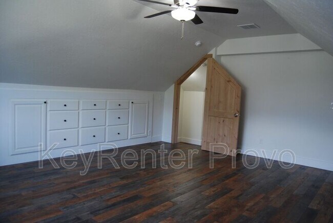 Building Photo - 713 W 500 S