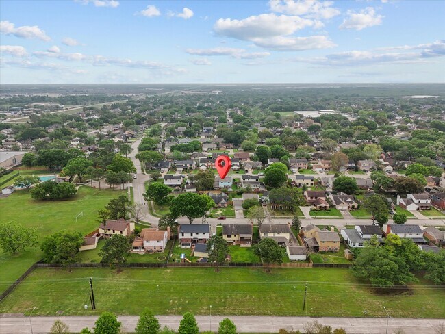 Building Photo - 4214 Fernside Dr
