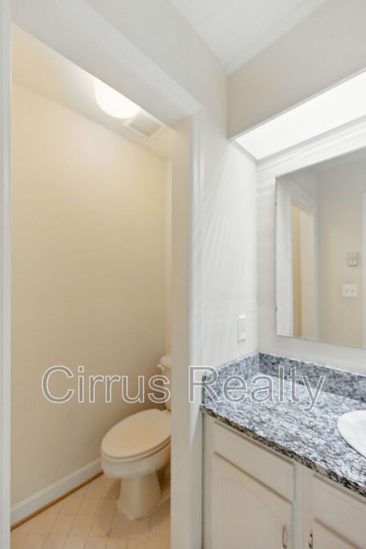 Building Photo - 156 Circle Ct