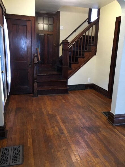 Building Photo - 2208 Highland Ave
