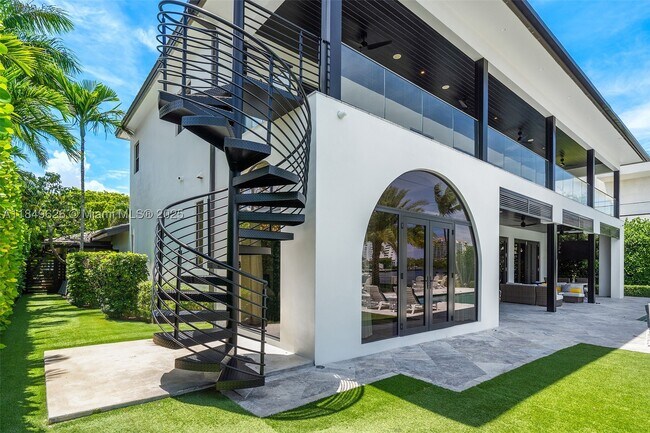 Building Photo - 632 Intracoastal Dr