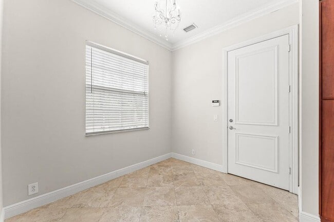 Building Photo - 210 NE 69th Cir