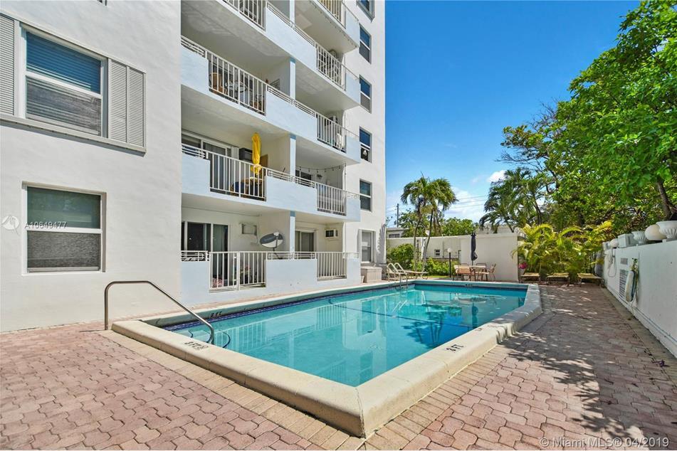 Building Photo - 2900 Banyan St