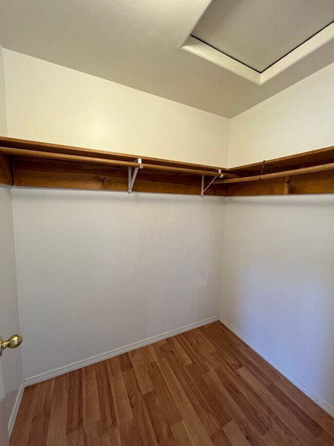 Building Photo - 1516 Hadar Rd