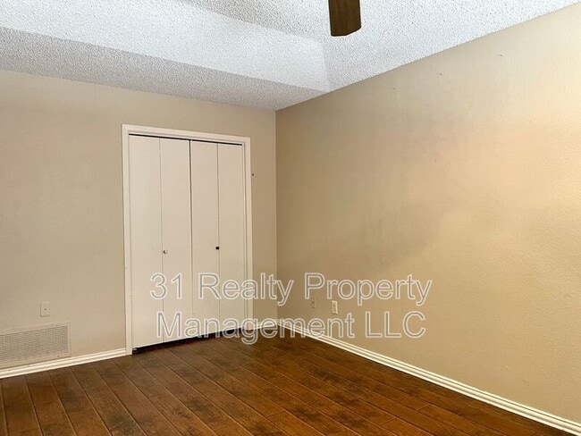 Building Photo - 8710 California Dr