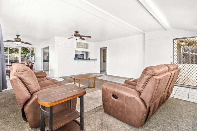 Building Photo - Charming 2BR/1BA Home with Stunning Ocean ...