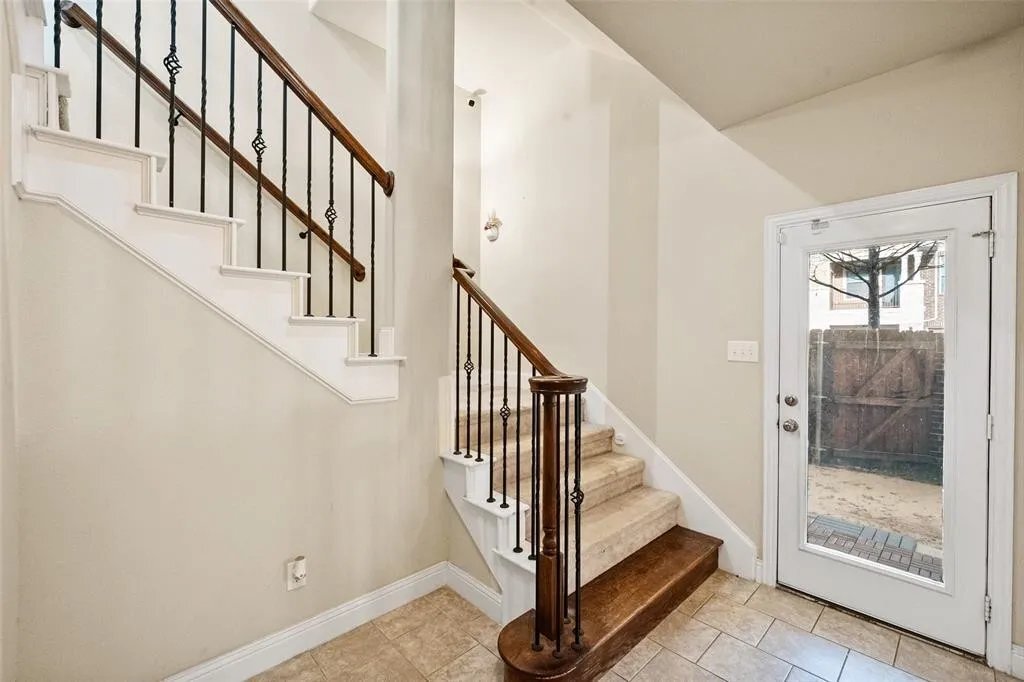 Building Photo - 2630 Villa Di Lago Dr