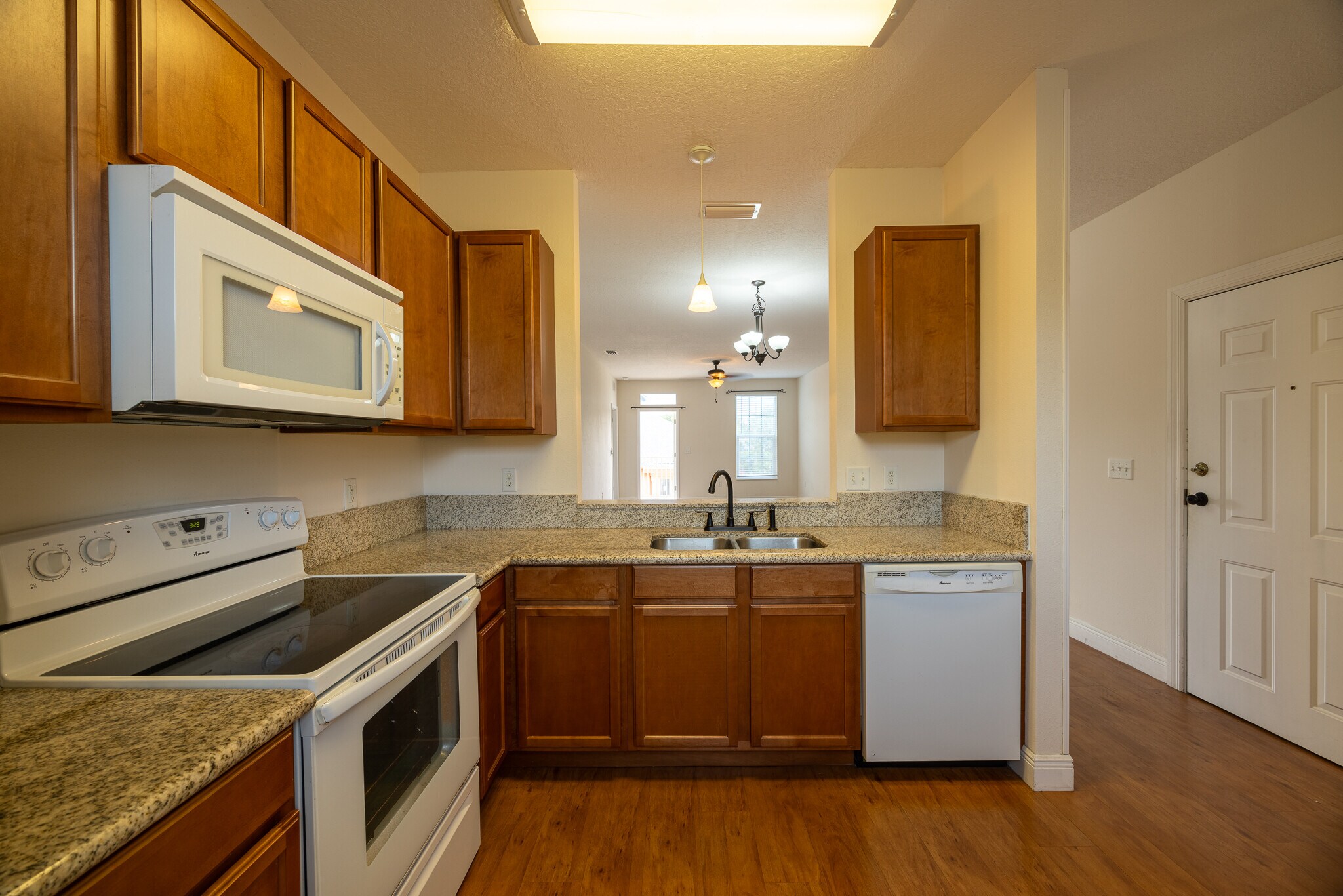 Kitchen Granite Countertops - 6272 Abbott Station Dr