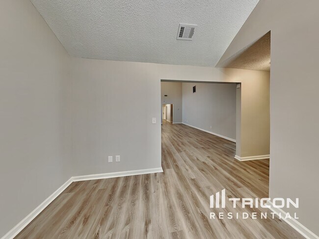 Building Photo - 2605 Thunder Basin Way