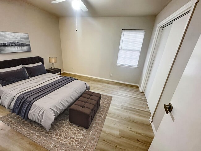 Building Photo - 2409 Stonegate St