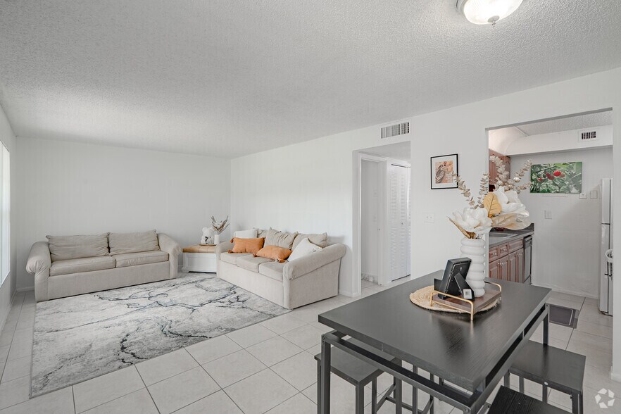 2BR, 1BA - 845SF - Lauder Ridge Apartments