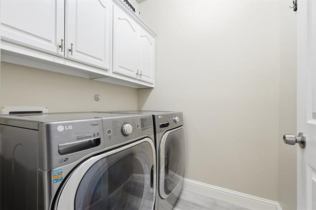 Building Photo - 2122 Trickling Creek Dr