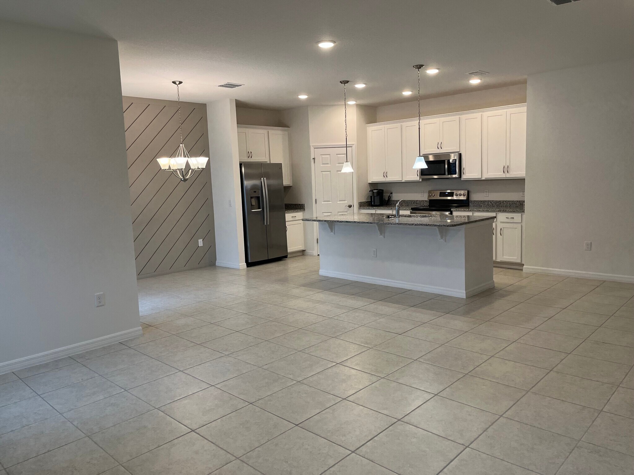 Building Photo - 1658 Blue Lagoon Cir